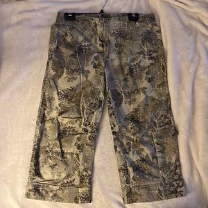 Lucy Tree Print Camouflage Mid Calf Pants